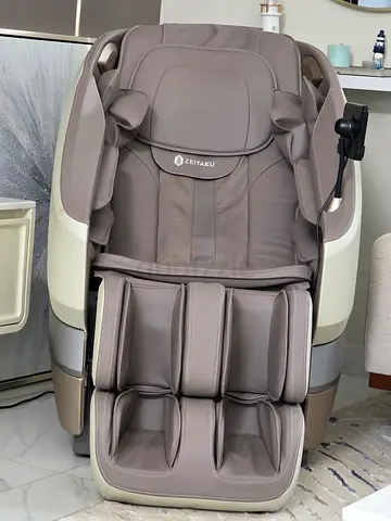 ZEITAKU Full-Body Massage Chair - Excellent Condition