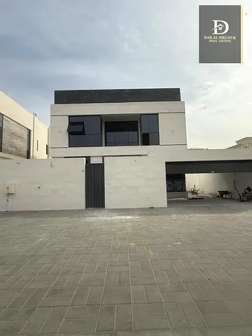 🏡 للبيع فيلا فاخرة في حي حوشي – موقع استثنائي بجوار النوف
✨ فرصة سكنية راقية في واحدة من أفضل مناطق الشارقة،
فيلا بتشطيب فاخر وموقع مميز جدًا بجوار مسجد بر الوالدين ومقابل قصور الشيوخ، مع سهولة الوصول