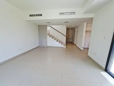 Single row I Ready to Move-in I Road Backing