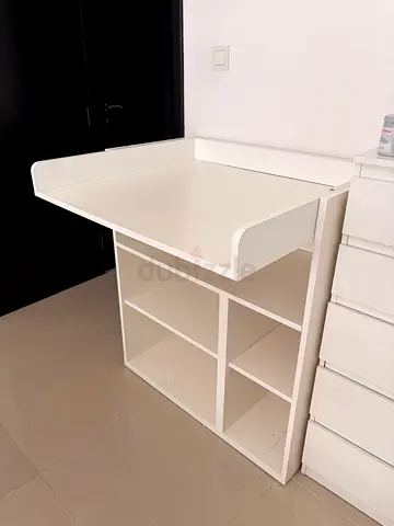 Baby changing table