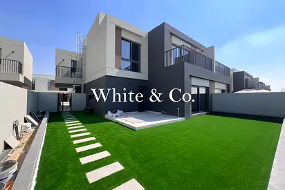 LUXURY LIVING | CORNER UNIT | LANDSCAPED