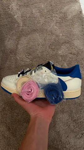 Jordan 1 low fragment x Travis Scott