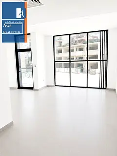 Modern 3BHK for Family with Eatery, and Mart within the Building