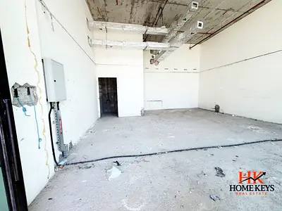 عرض مميز | محل تجاري مع تراس | يطل على الطريق الرئيسي | موقع متميز | جاهز للسكن