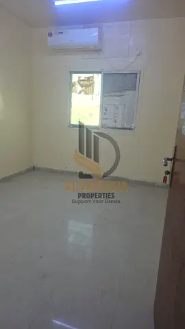 🏠 متوفر 15 غرفة للإيجار في الجرف – عجمان 📍 موقع مميز قريب من الخدمات والمواصلات 🛏️ سعة الغرفة من 6 إلى 8 أشخاص
