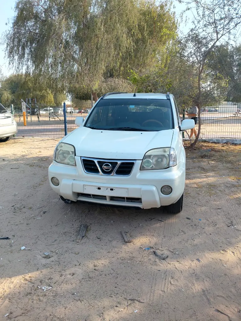 Nissan X-Trail 2012 — photo 1 of 8