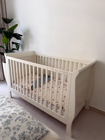 wooden crib mama and papas