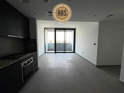 Luxurious 2bhk in gate building with balcony ready to move hot offer