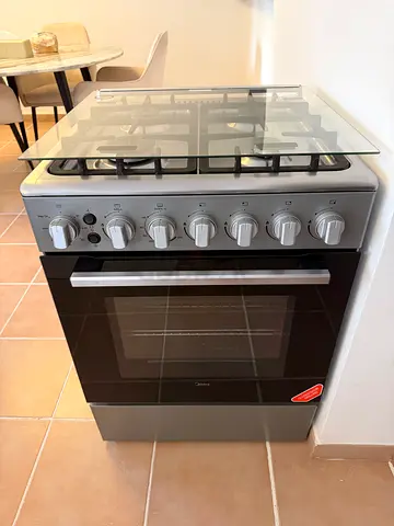 Used freestanding gas oven with grill function - good working condition