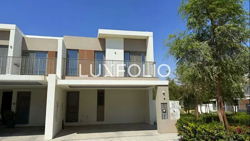 On The Pool | Internal Single Row | True Corner Unit