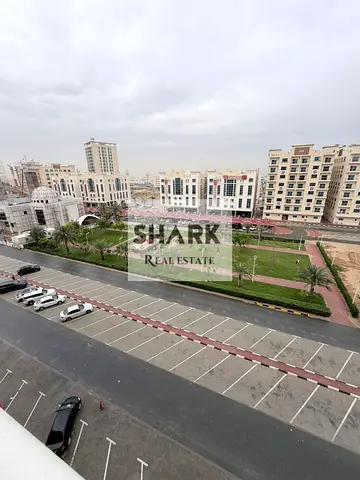شقه غرفتين وصاله بقريه الاميره بمقدم 353الف