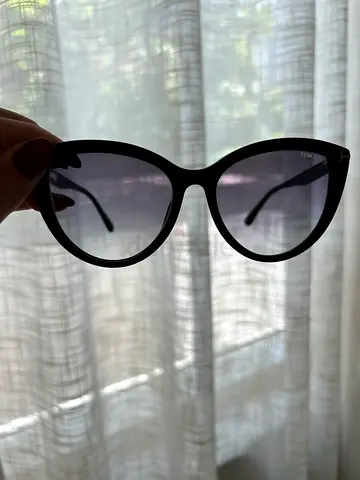 Tom Ford woman sun glasses (scratched lenses/perfect frame)