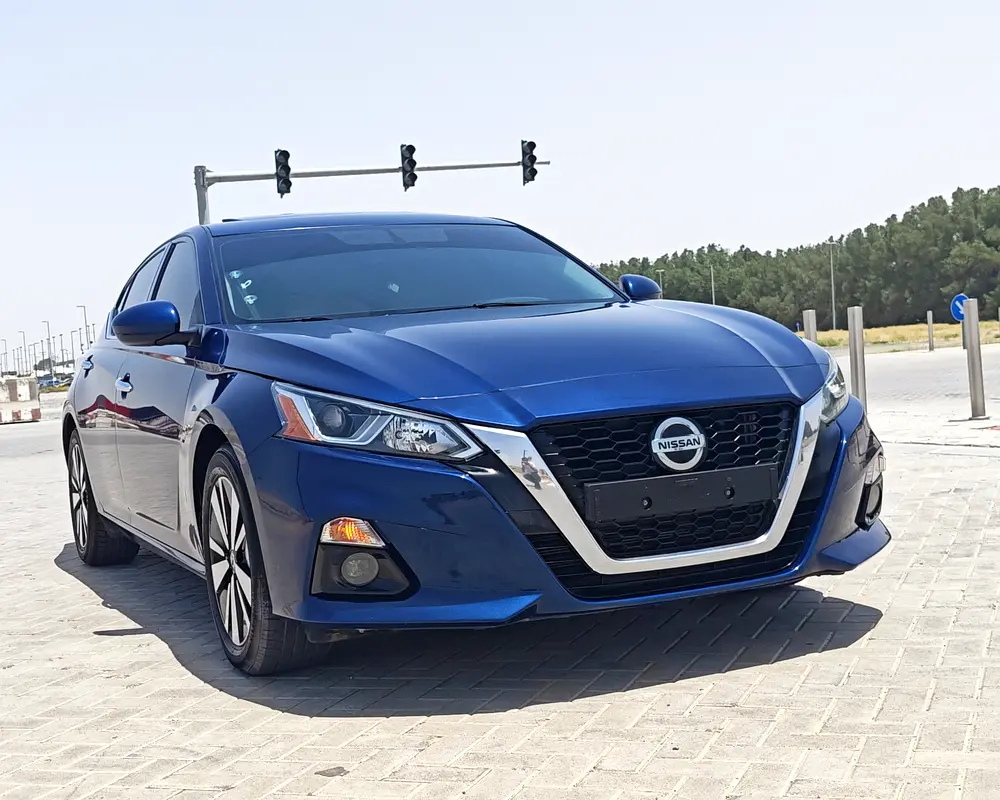 Nissan Altima 2020 — photo 1 of 20