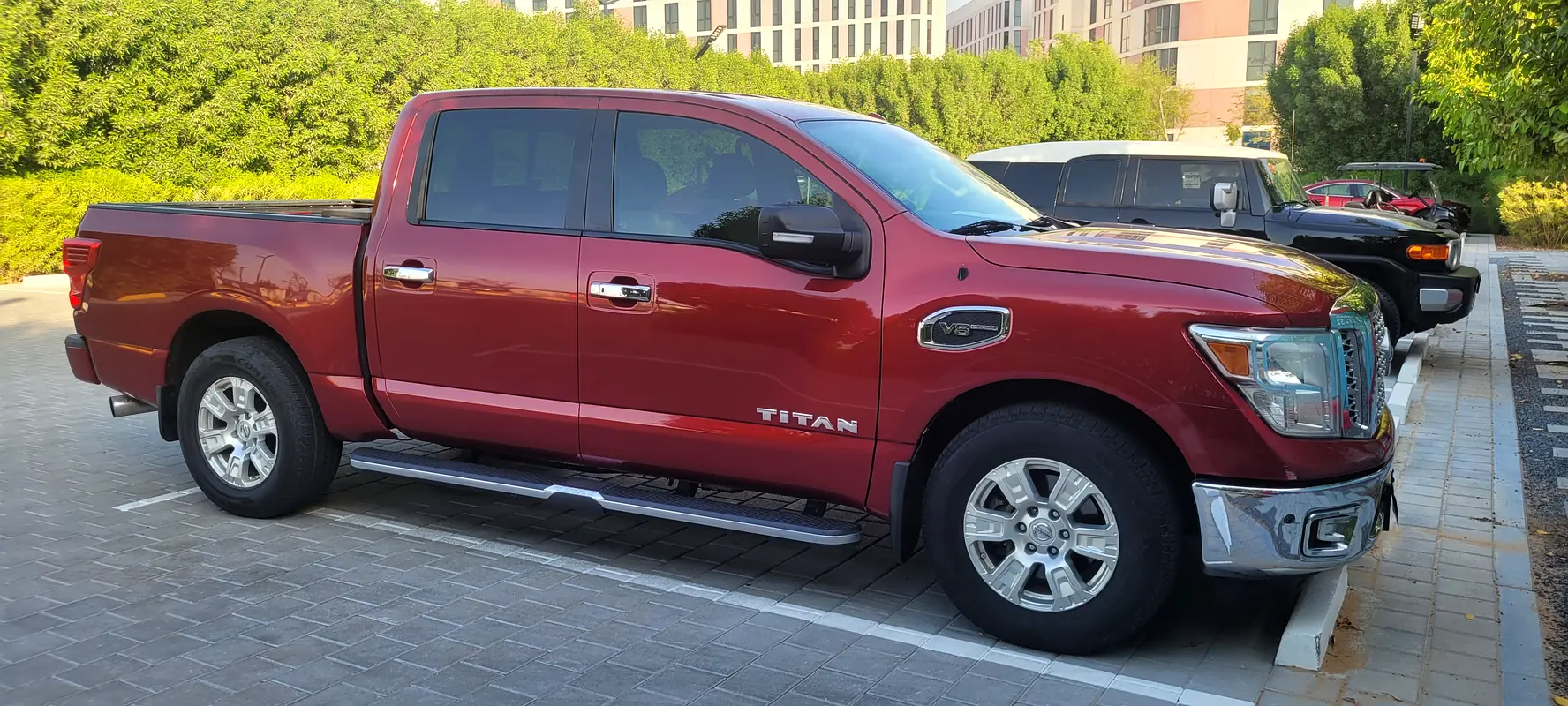 Nissan Titan 2017 — photo 1 of 5