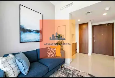 1 BR ! Unfurnished ! Low Floor !