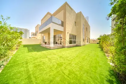 Upgraded Spacious 5-Bed Villa | Vacant