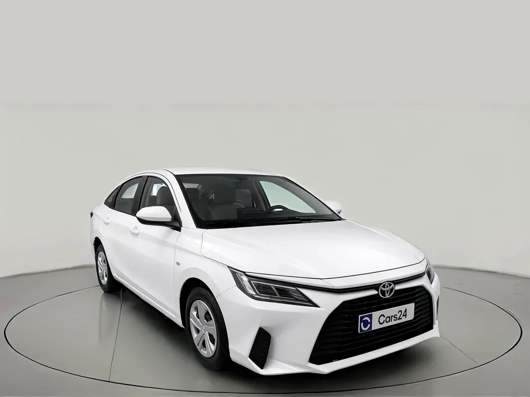 Toyota Yaris 2023 — photo 1 of 13