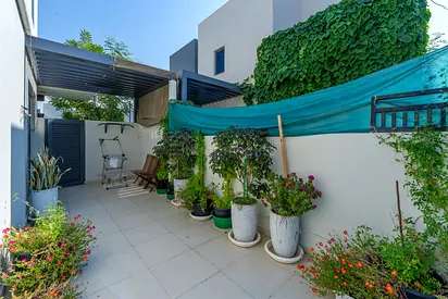 FULLY FURNISHED UPGRADED GOOD LOCATION