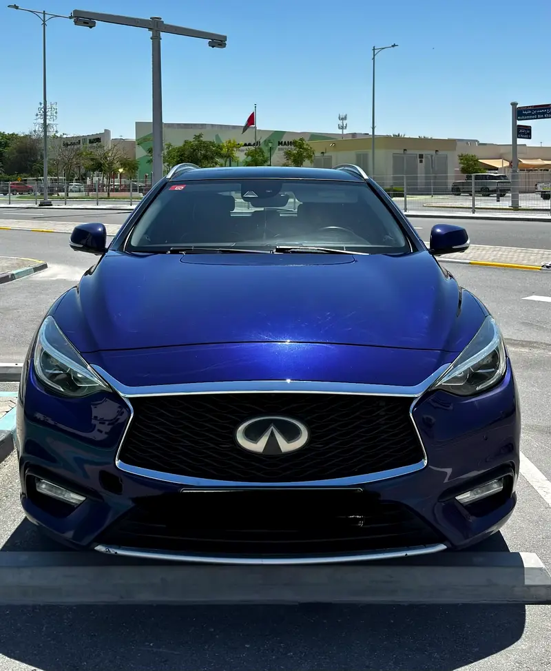 Infiniti Q30 2017 — photo 1 of 12