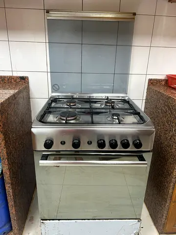 Used freestanding stainless steel gas cooker with oven - 4 burners