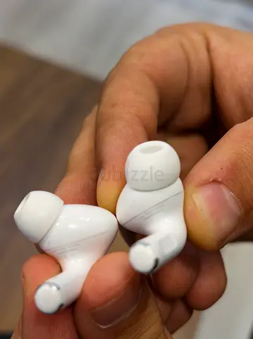 Apple airpod pro 2 White true wireless earbuds (pair) in good working condition
