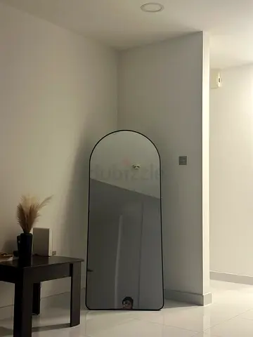 Black medium round mirror full length
