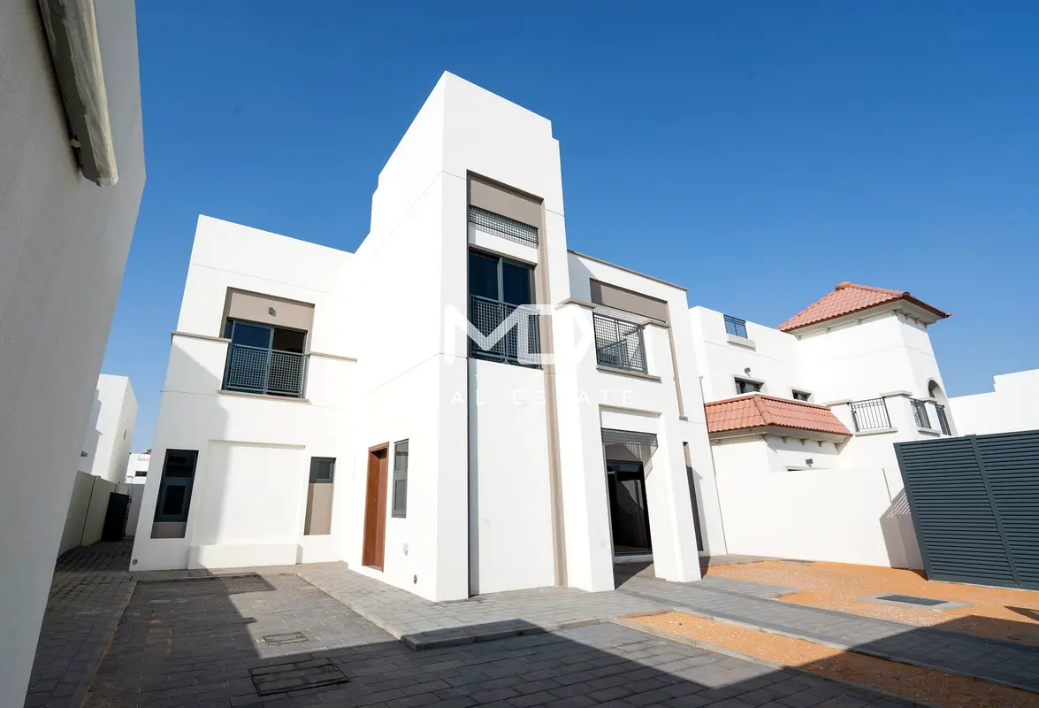 Ready 4BR+M Villa| Brand New| Close To Facilities