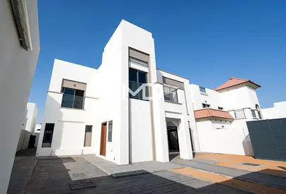 Ready 4BR+M Villa| Brand New| Close To Facilities