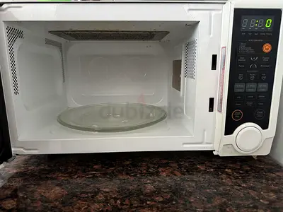 Urgent Daewoo 34 ltr countertop microwave