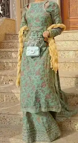 Green embroidered Ethnic kurta — Made in Pakistan, size S