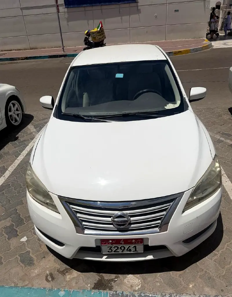 Nissan Sentra 2014 — photo 1 of 2