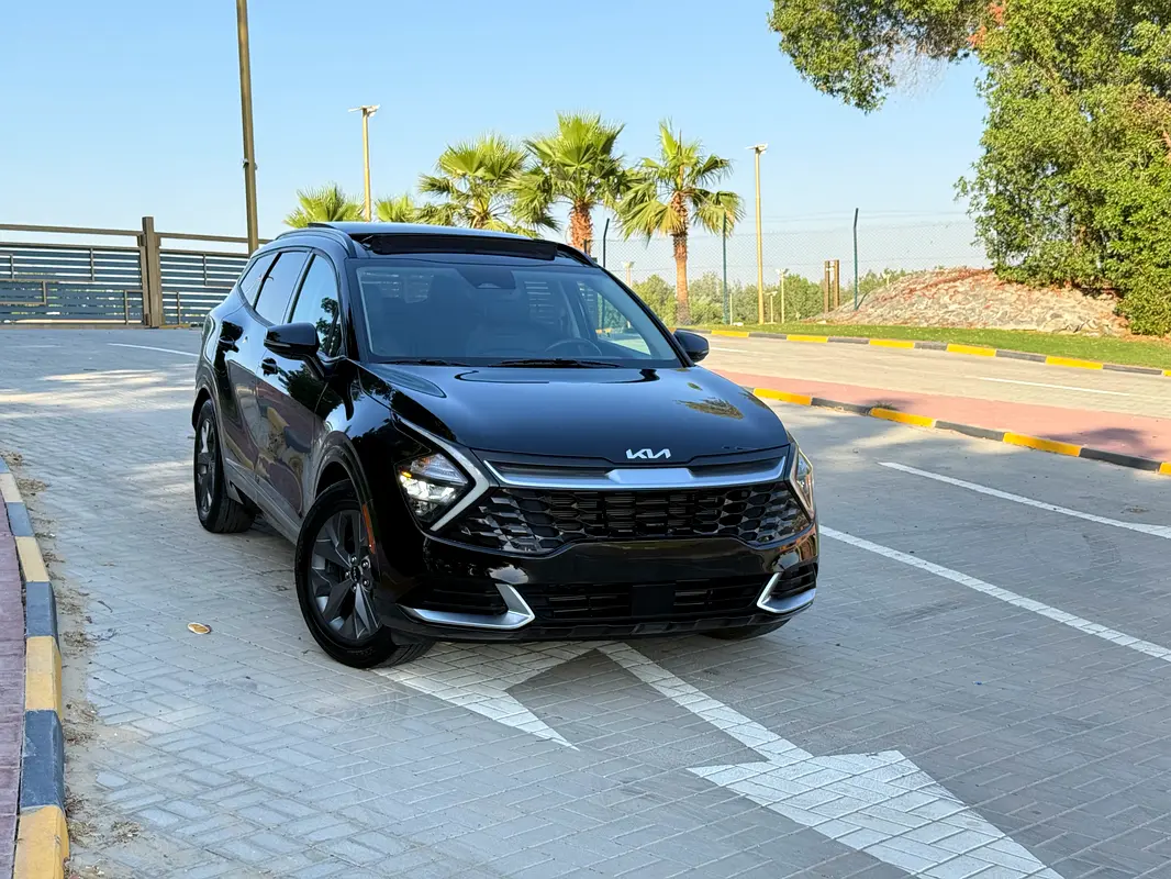 Kia Sportage 2023 — photo 1 of 19