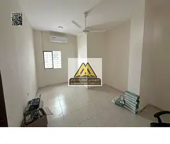 Studio in Al Nakhil 1, ground floor, separate kitchen, split AC, second row from the Corniche. AED 2