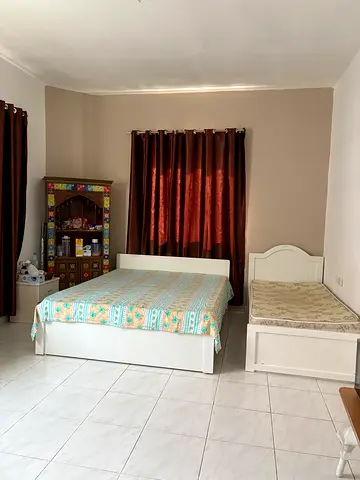 01 June available - Looking for working flatmate - Master room sharing - Per person 2000