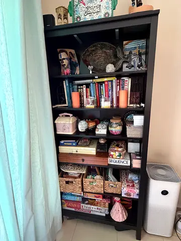 2 cabinets for sale for AED 250!