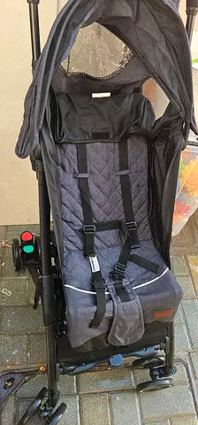 Lightweight foldable baby stroller in good condition