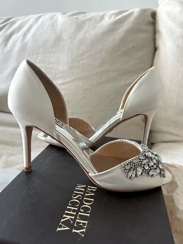 Badgley Mischka embellished ivory peep-toe heels, size 8 1/2 heel height 9cm