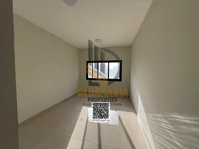 فرصة مميزة للسكن في موقع حيوي ومطلوب، شقة غرفة وصالة بصالة مقفولة وحمام واحد بتصميم عملي ومساحات مريحة، مع تكييف مركزي داخل بناية نظيفة وهادئة. تقع ف