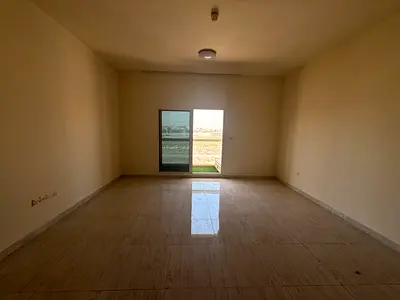 Huge unit| ready to move| open road view