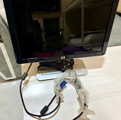 HP 19-inch LCD Monitor with VGA cable - Good working condition