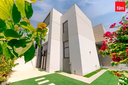 Upgraded Corner Villa | Appliances Included | Ruba