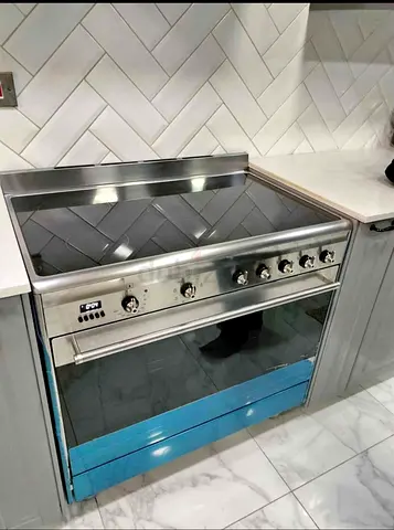 SMEG Electric Ceramic Cooker 90cm Barely Use Same As New