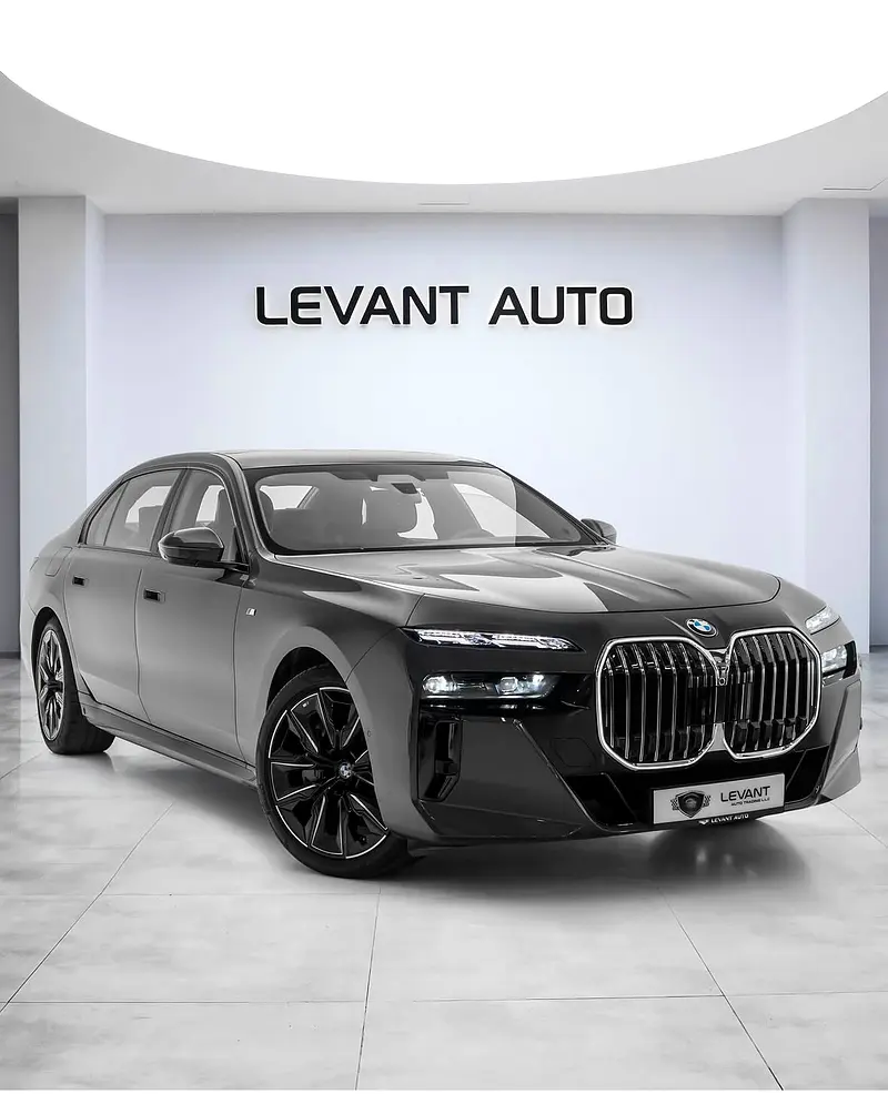 BMW 7-Series 2026 — photo 1 of 10
