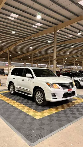 Lexus LX 570 Luxury 2011 | GCC Specs | V8 5.7L