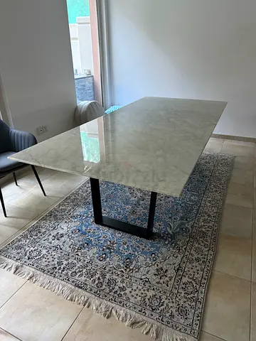 White and grey marble table