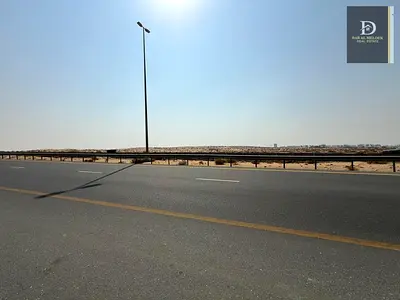 للبيع فى الشارقة منطقة المالحة ( جويزع سابقا )  ارض تجارية  مساحة 3250 قدم مربع  على طريق 24 متر