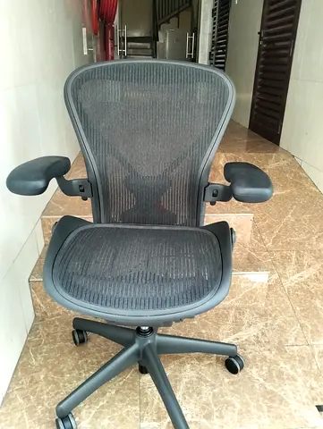 Im selling Herman Miller Areon classic chair size B size and C available
