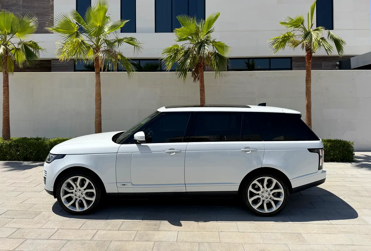 Land Rover Range Rover 2018 — photo 1 of 17