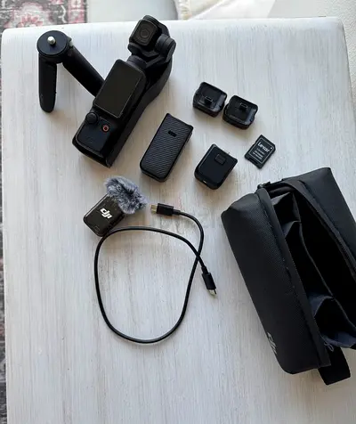 DJI Osmo Pocket 3 creator combo (light usage)