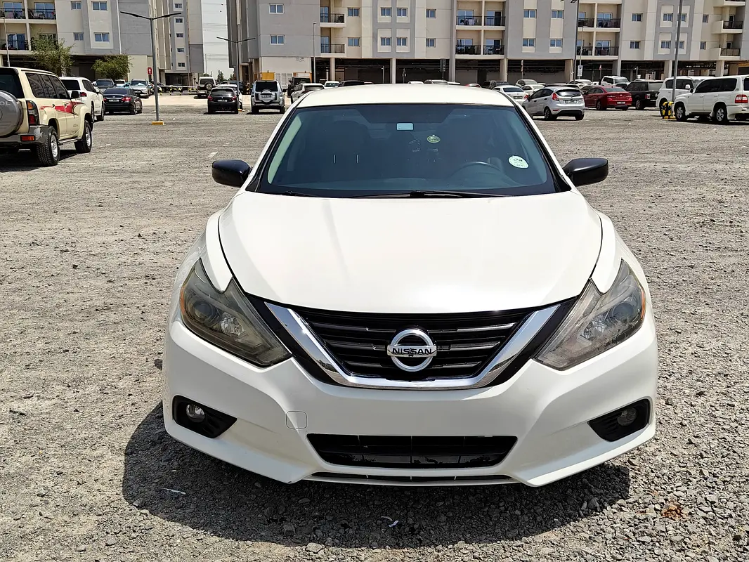 Nissan Altima 2017 — photo 1 of 8